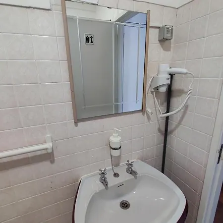 Guest house With Ac In Penha De Franca, Lisbon